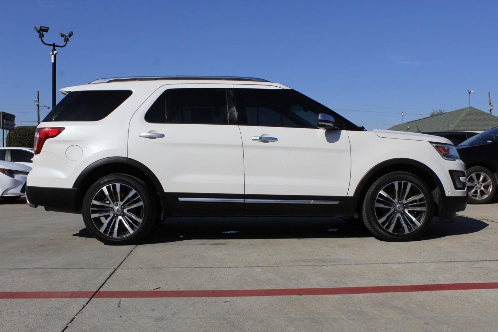 2017 WHITE Ford Explorer Platinum (1FM5K8HTXHG) with an 3.5 engine, located at 2401 E Main St., Grand Prairie, TX, 75050, (972) 262-4440, 32.748981, -96.969643 - Photo#9