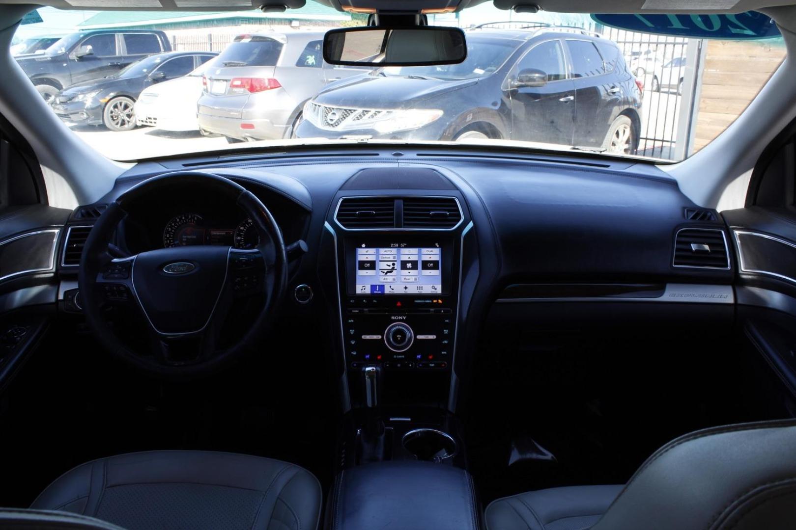 2017 WHITE Ford Explorer Platinum (1FM5K8HTXHG) with an 3.5 engine, located at 2401 E Main St., Grand Prairie, TX, 75050, (972) 262-4440, 32.748981, -96.969643 - Photo#17