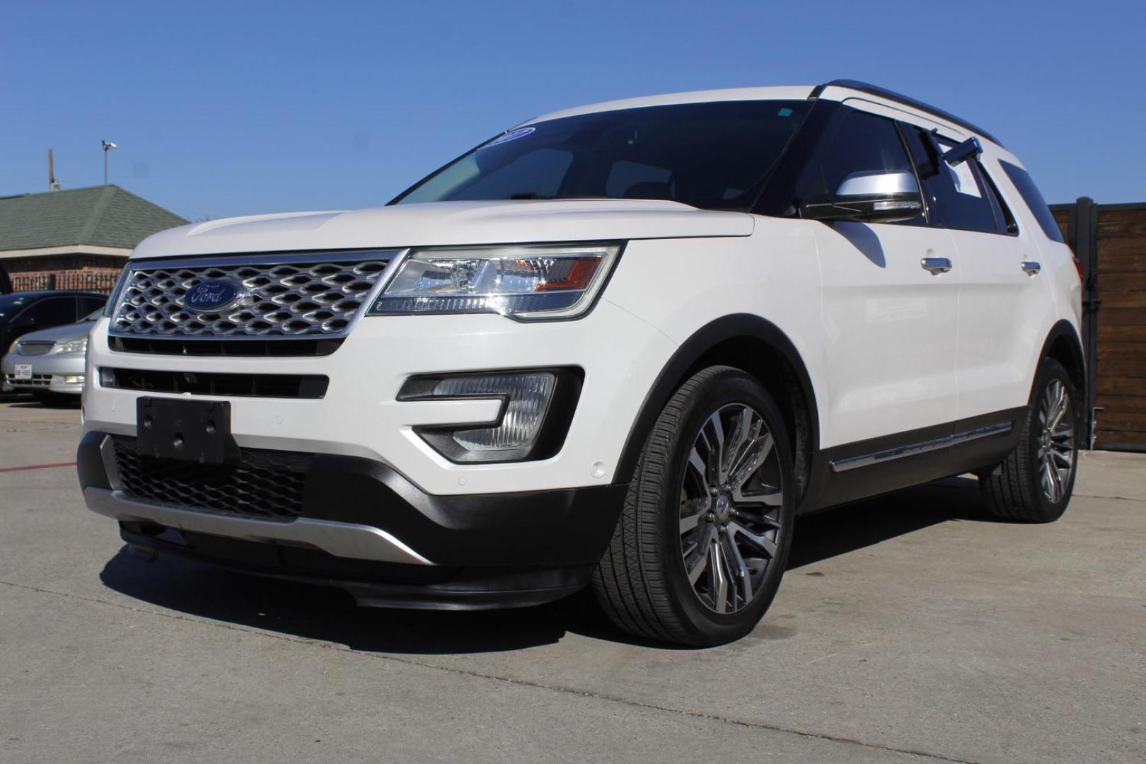 2017 WHITE Ford Explorer Platinum (1FM5K8HTXHG) with an 3.5 engine, located at 2401 E Main St., Grand Prairie, TX, 75050, (972) 262-4440, 32.748981, -96.969643 - Photo#1