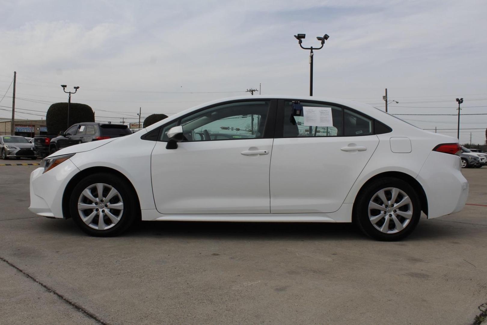 2021 White Toyota Corolla LE (5YFEPMAEXMP) , located at 2401 E Main St., Grand Prairie, TX, 75050, (972) 262-4440, 32.748981, -96.969643 - Photo#2