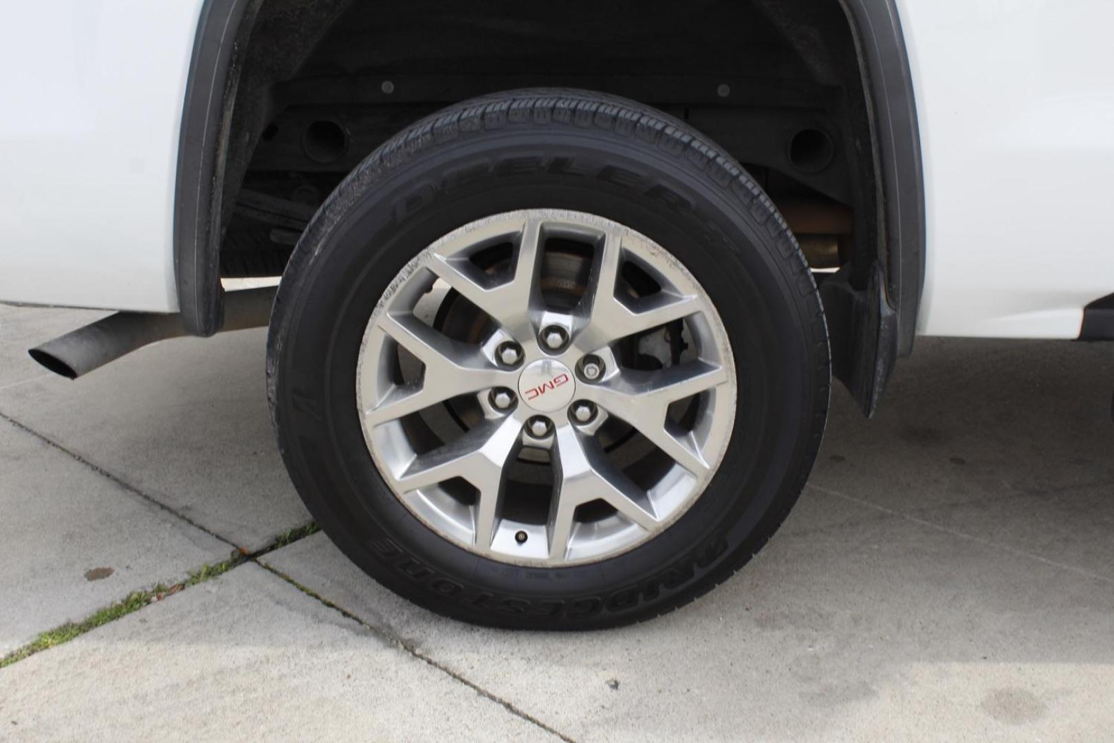 2016 White GMC Sierra SLT (3GTP1NEC1GG) , located at 2401 E Main St., Grand Prairie, TX, 75050, (972) 262-4440, 32.748981, -96.969643 - Photo#10