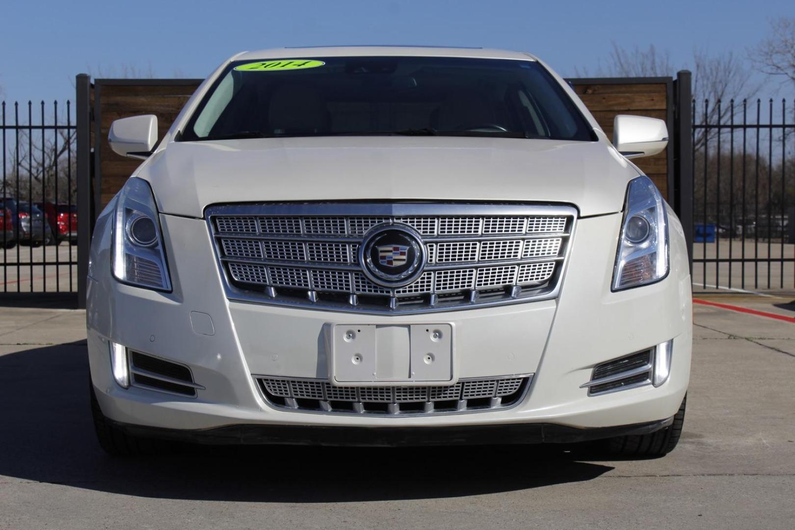 2014 White Cadillac XTS Platinum FWD (2G61S5S34E9) with an 3.6L V6 DOHC 24V engine, 6-Speed Automatic transmission, located at 2401 E Main St., Grand Prairie, TX, 75050, (972) 262-4440, 32.748981, -96.969643 - Photo#0