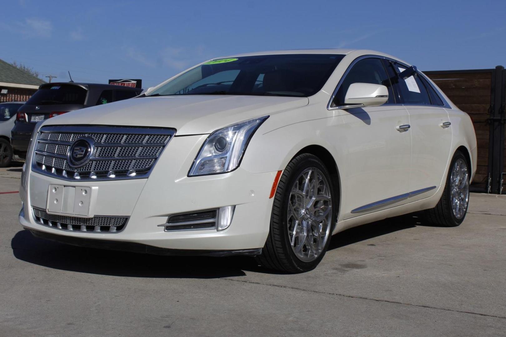 2014 White Cadillac XTS Platinum FWD (2G61S5S34E9) with an 3.6L V6 DOHC 24V engine, 6-Speed Automatic transmission, located at 2401 E Main St., Grand Prairie, TX, 75050, (972) 262-4440, 32.748981, -96.969643 - Photo#1