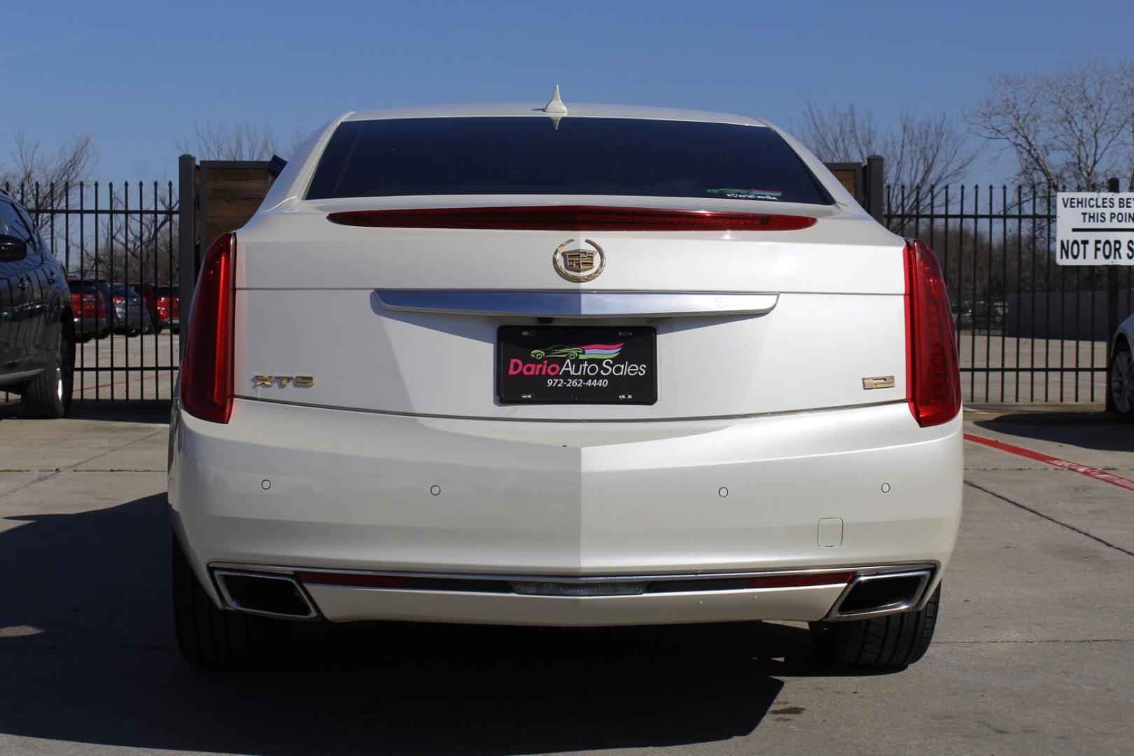 2014 White Cadillac XTS Platinum FWD (2G61S5S34E9) with an 3.6L V6 DOHC 24V engine, 6-Speed Automatic transmission, located at 2401 E Main St., Grand Prairie, TX, 75050, (972) 262-4440, 32.748981, -96.969643 - Photo#5